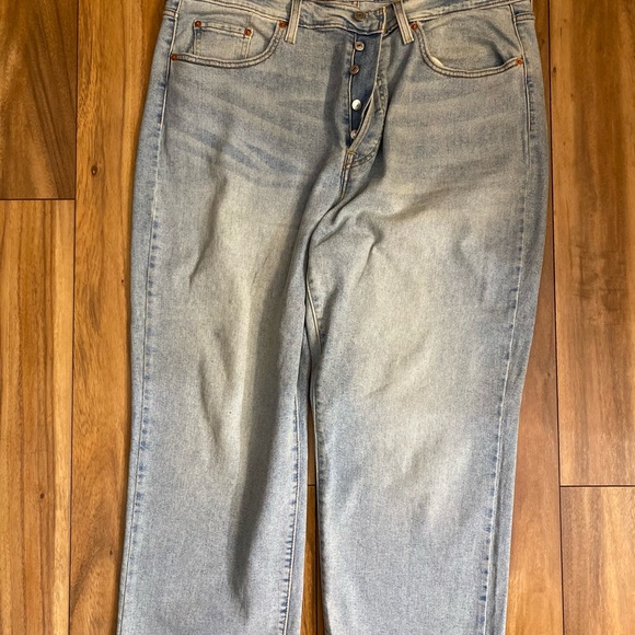 LEVI'S
Trendy Plus Size Cotton Ribcage High-Rise Jeans. - Picture 3 of 8